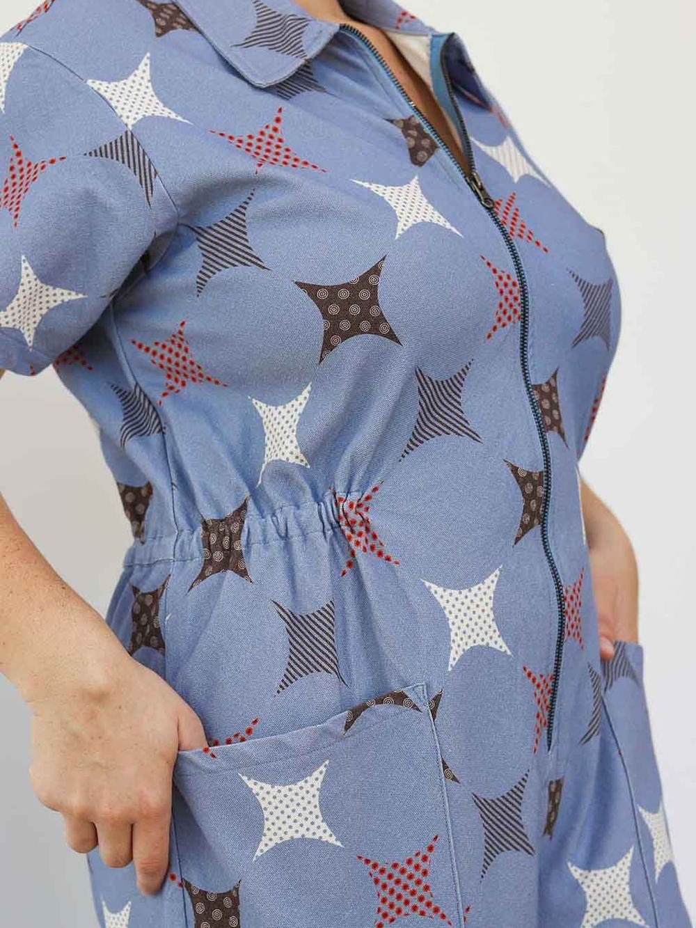 Short-Sleeve Zip-Front Lavender Patterned Jumpsuit - Picture 4 of 5